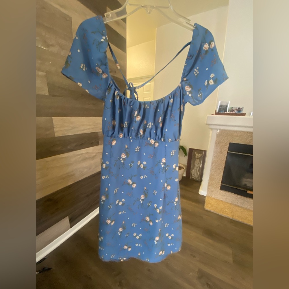 Floral blue dress w/ criss cross ties /open back for a fun warm weather look.